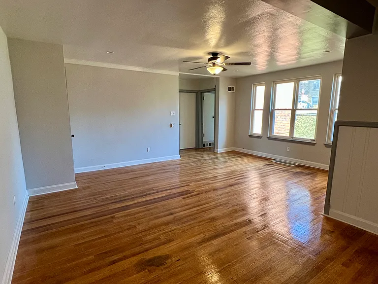 405 Linden Cir #1 — Photo 2