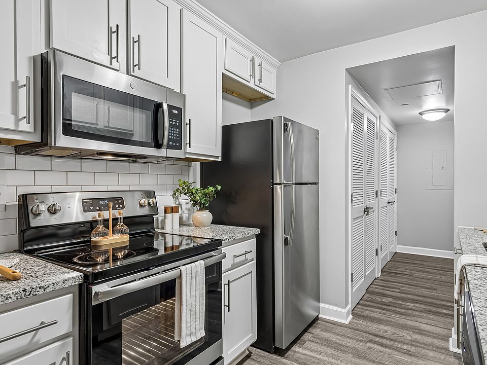 1st image of 115 W Monument Ave #225MON