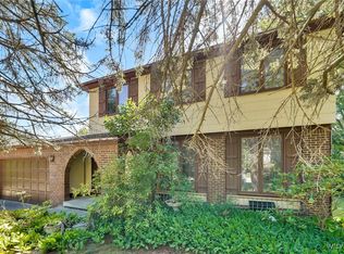 6105 Emerson Dr, Orchard Park, NY 14127