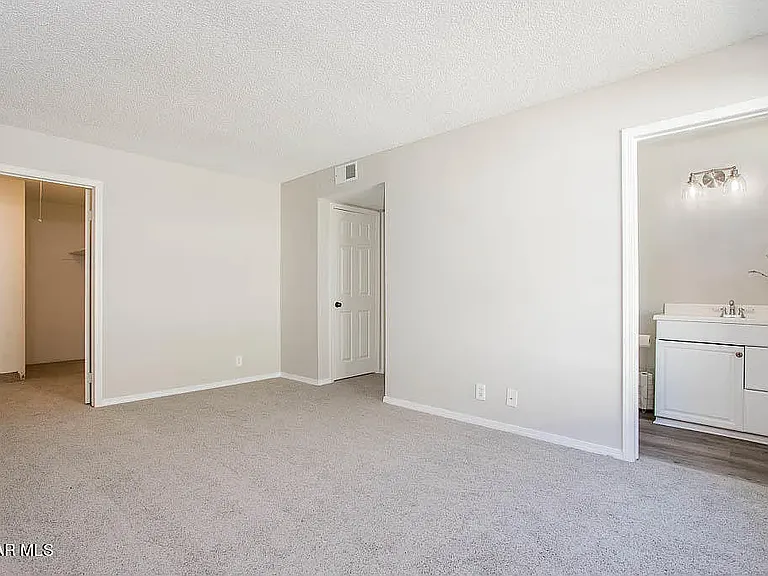 31568 Agoura Rd #1 — Photo 1