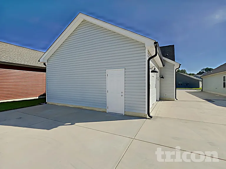 231 Bella Sq — Photo 16