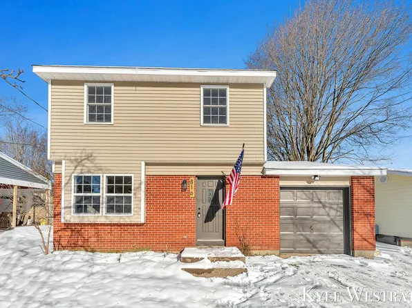 816 Greenwood St, Middleville, MI 49333