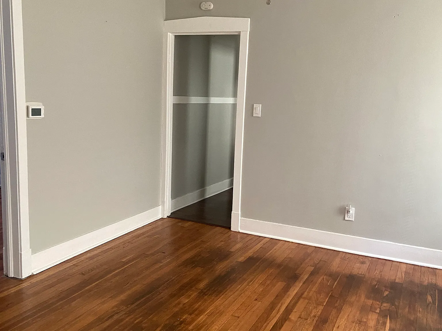3 bed, 1000 sqft, $1,700 — Photo 2