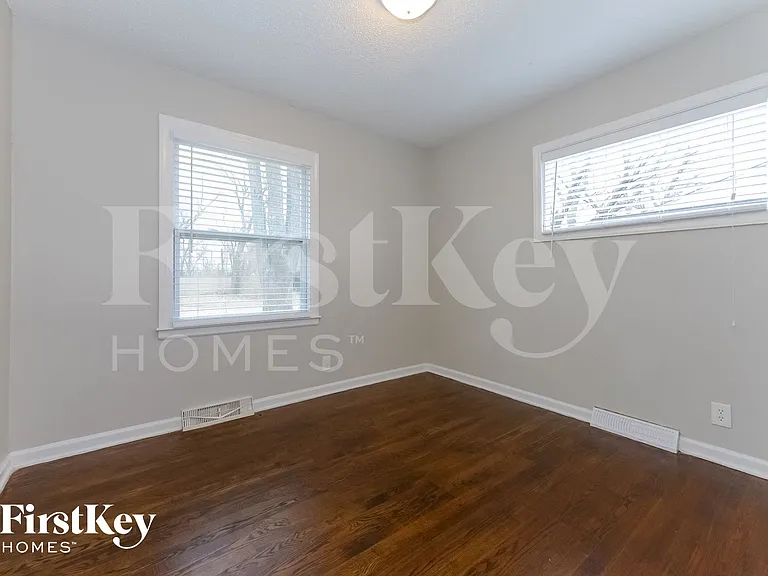 210 Berry Ave — Photo 10