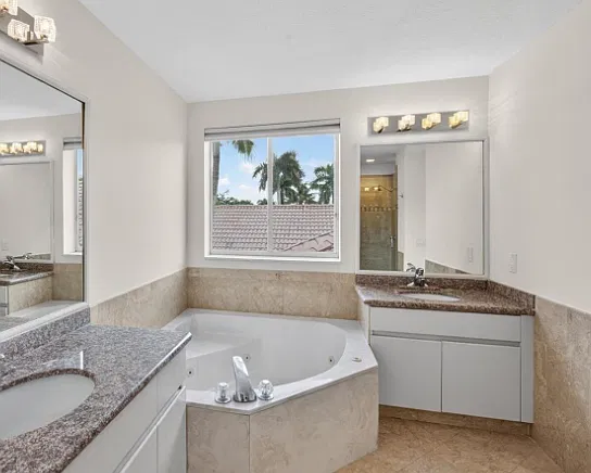 4 bed, 2.5 bath, 2327 sqft, $6,000 — Photo 2