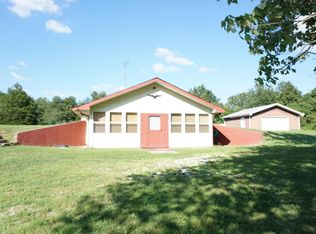 8825 Seavers Rd, Iuka, IL 62849