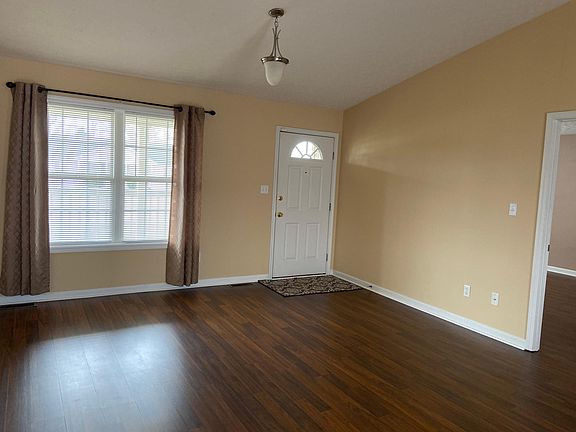 5th image of 557 Park Hills St