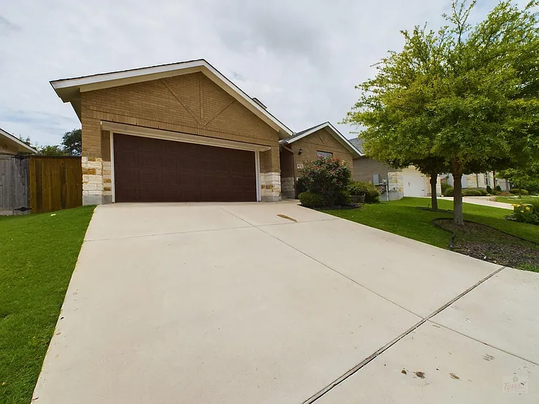 2409 Brook Crest Way — Photo 3