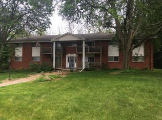 207 Williamsburg Dr APT 5, Mequon, WI 53092