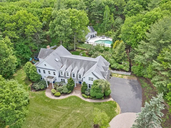 26 Woodridge Rd, Dover, MA 02030