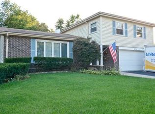 472 N 6th Ave, Addison, IL 60101