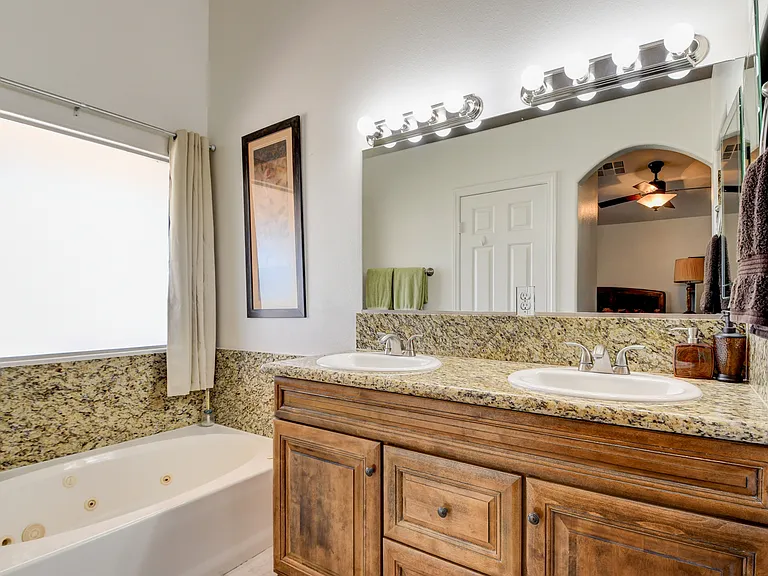 7365 Tamarind Ave — Photo 11