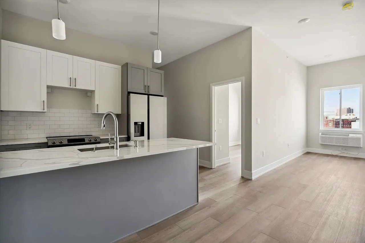 2 bed, $1,700 — Photo 4