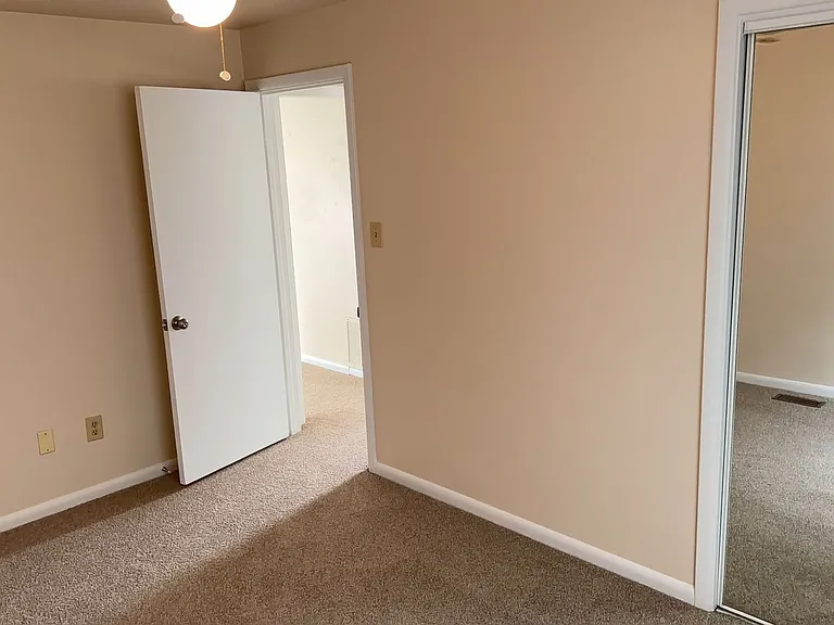 1325-31 E. Buena Ventura Street — Photo 16