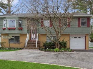 96 Beaver Dam Rd, Islip, NY 11751