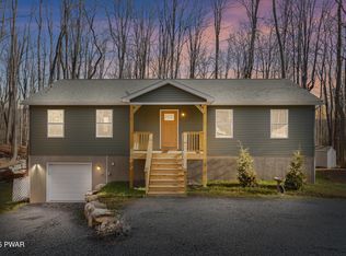 19 Tarot Ct, Lake Ariel, PA 18436