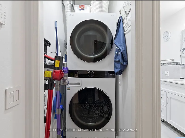 555 Yonge St #510 — Photo 22