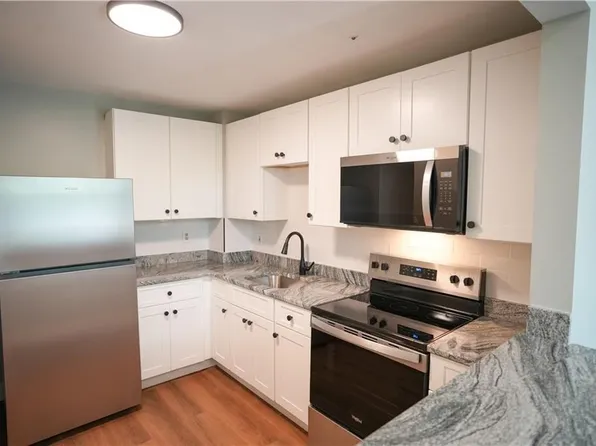 366 Main St APT 105, Warren, RI 02885