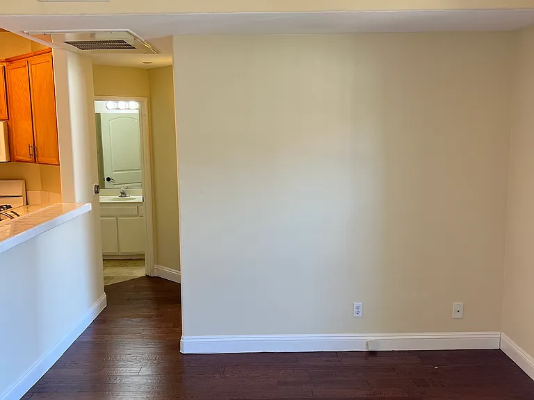 6901 Laurel Canyon Blvd #211 — Photo 12