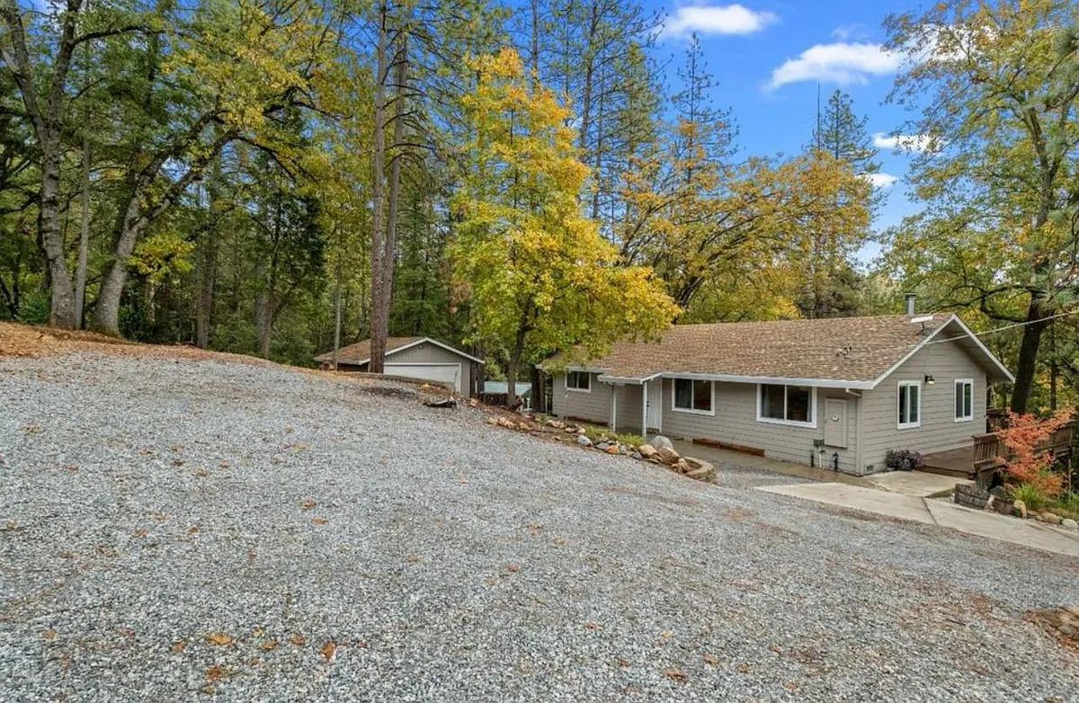 Building Photo - 4935 Dowell Ln