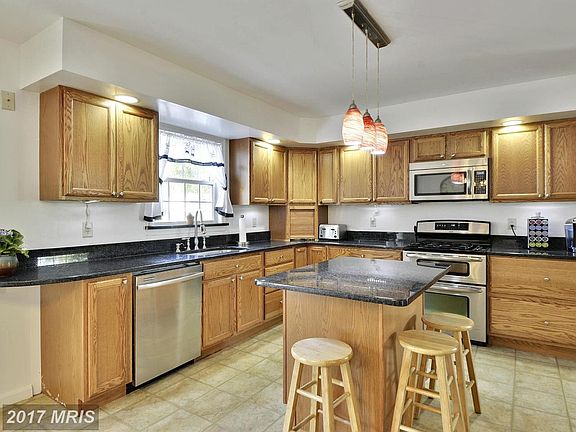 Kitchen with plenty of space