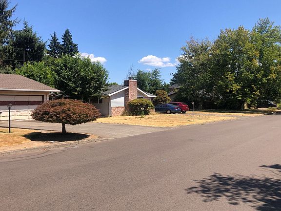 5th image of 2210 SE Spruce St