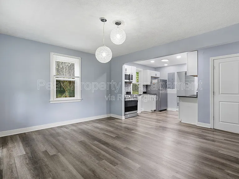 421 Saint Luke St — Photo 5