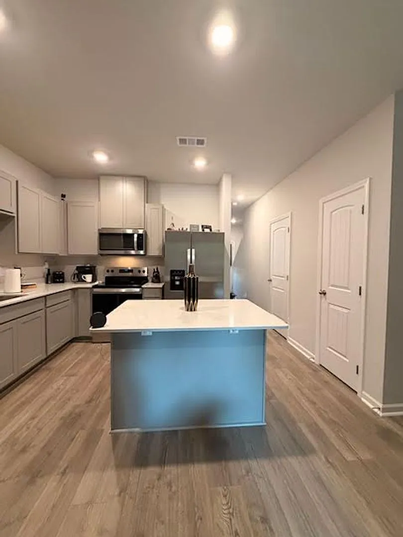 For Lease- Townhome Nestled On A Quiet Dead-End Road, Perfect For Those Seeking Privacy And Peace... — Photo 4