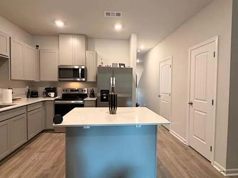 1030 Keyes Pl — Photo 4