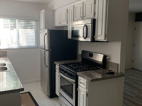 3rd image of 813 Westmount Dr APT 2