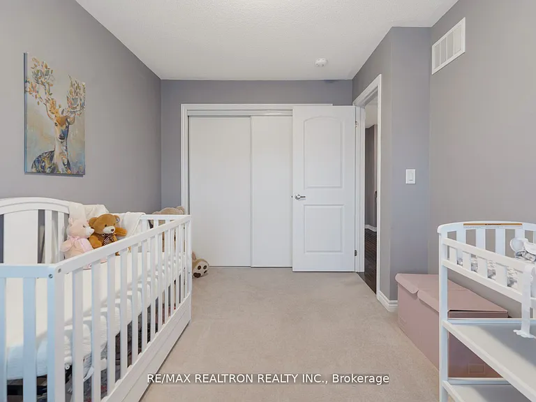 19 Sutcliffe Dr — Photo 10