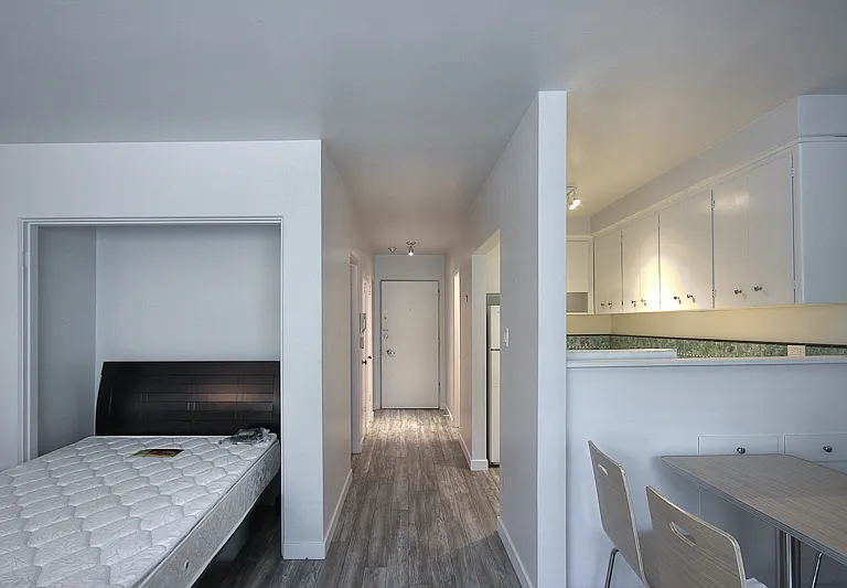 1540 Haro St — Photo 2