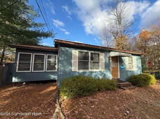 153 E Shore Dr, Dingmans Ferry, PA 18328