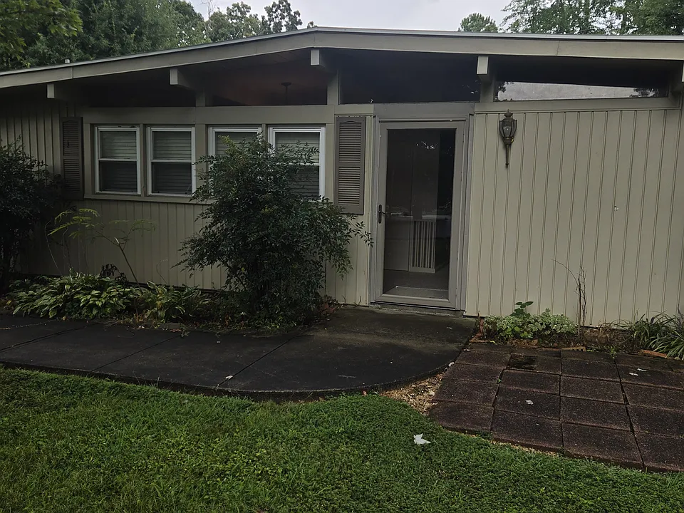 756 Crabapple Dr