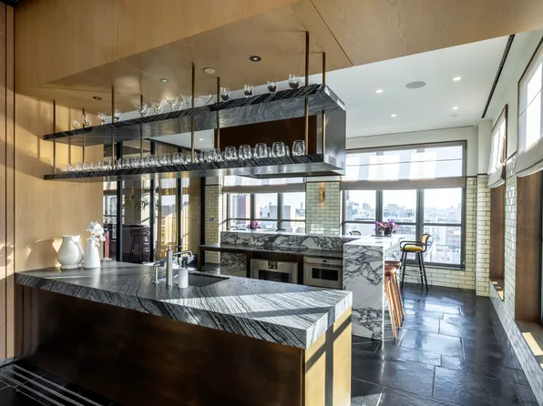 180 Front Street image 23 of 38