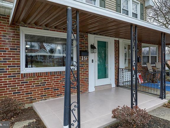 4th image of 19 E Orange St