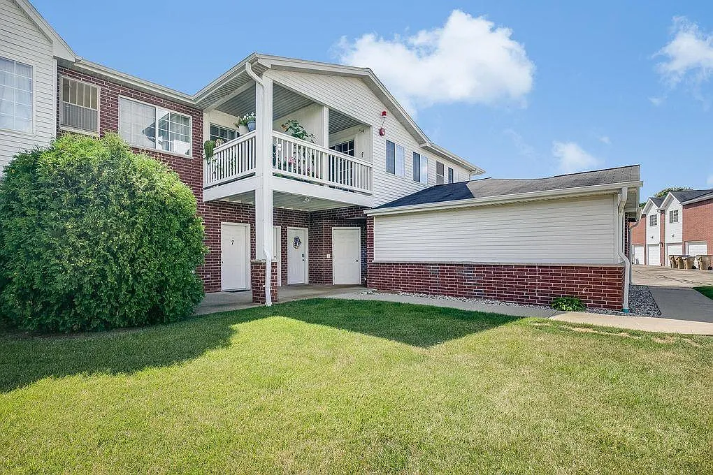 8055 Lexington Place - Unit 11 — Photo 1