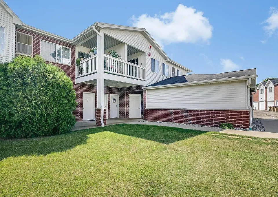 8055 Lexington Pl #11