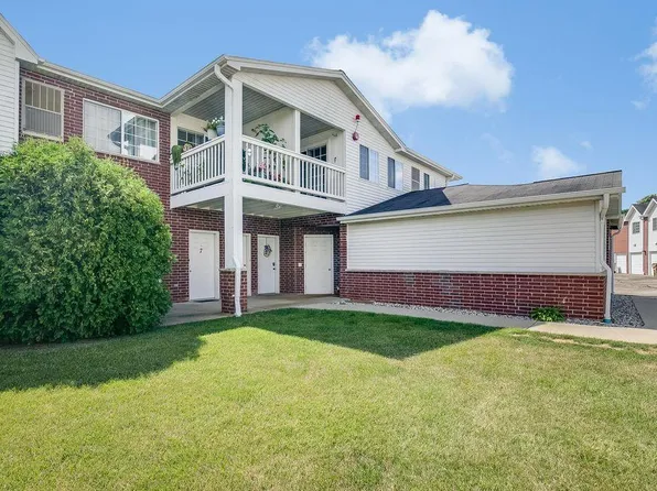 8055 Lexington Pl, Pleasant Prairie, WI 53158