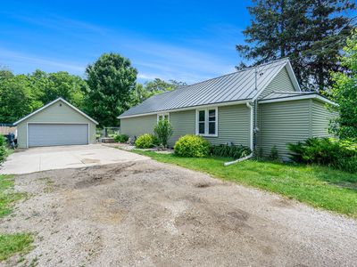 1027 E Railroad St, Hastings, MI, 49058