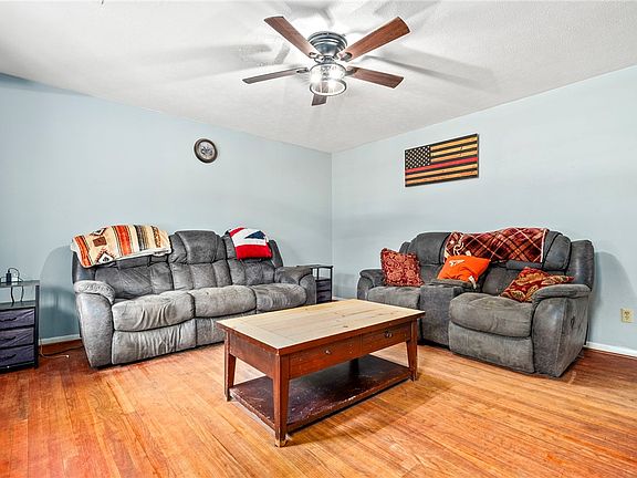 4th image of 2500 Poplar St