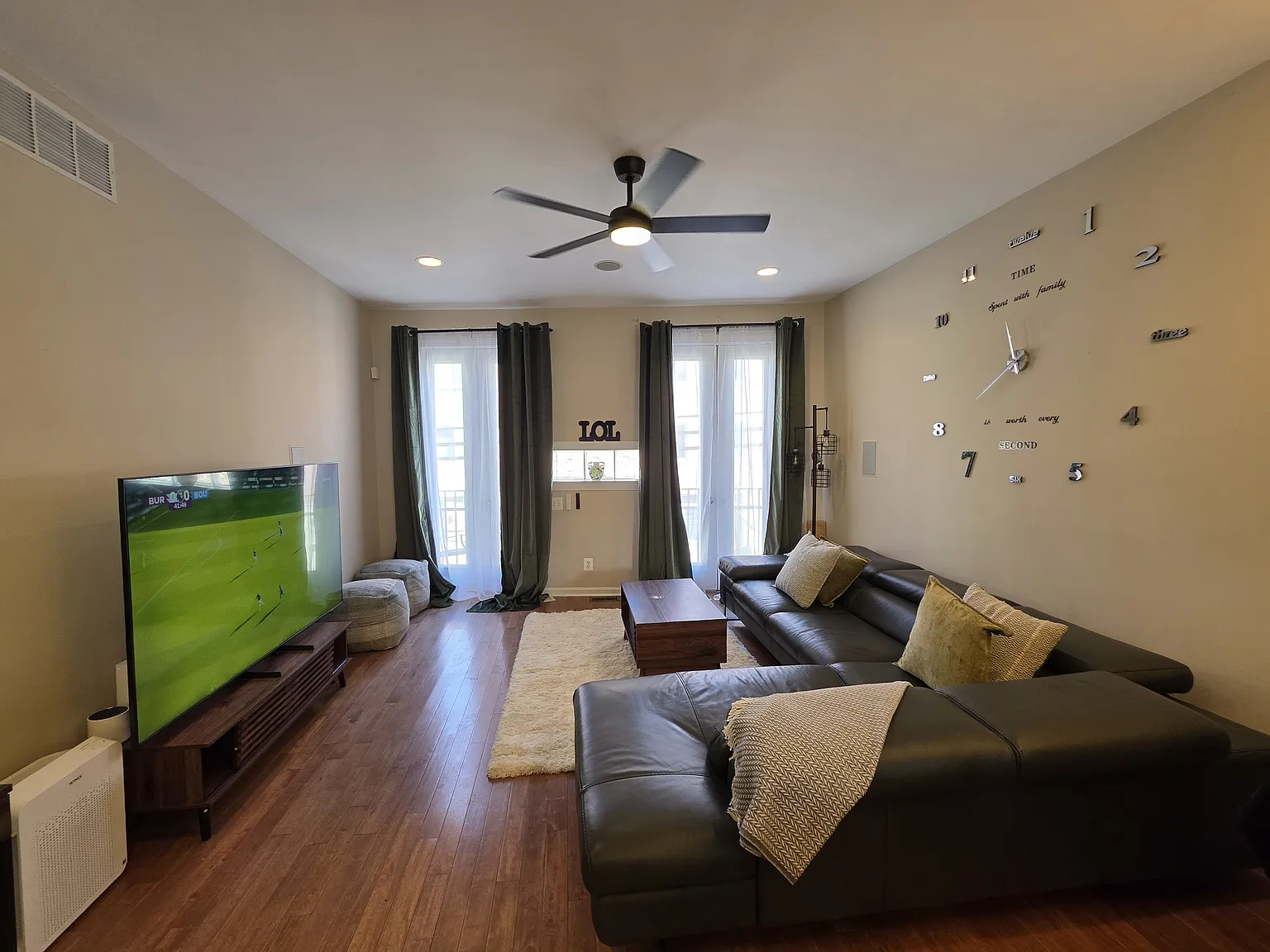 3 bed, 1400 sqft, $4,995 — Photo 1