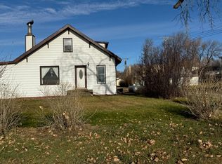 202 3rd Ave NW, Kenmare, ND 58746