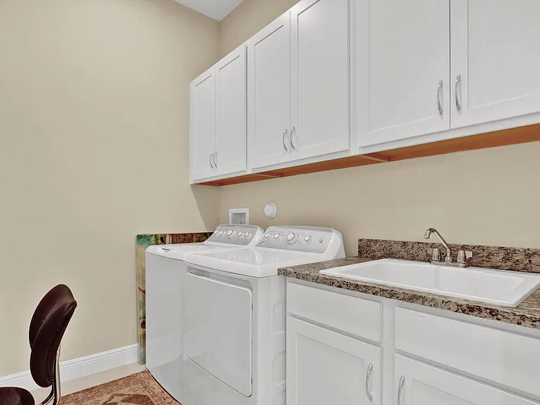 9204 SW Arco Way — Photo 36