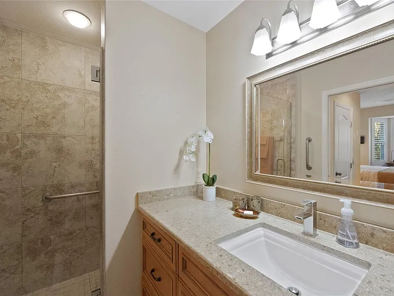 9611 Castle Point Dr #915 — Photo 18
