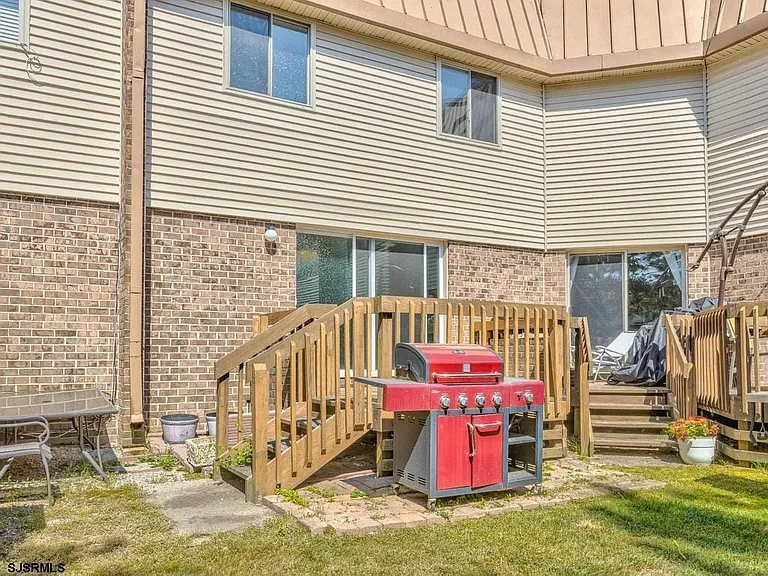 801 Dudley Ct #1402 — Photo 33