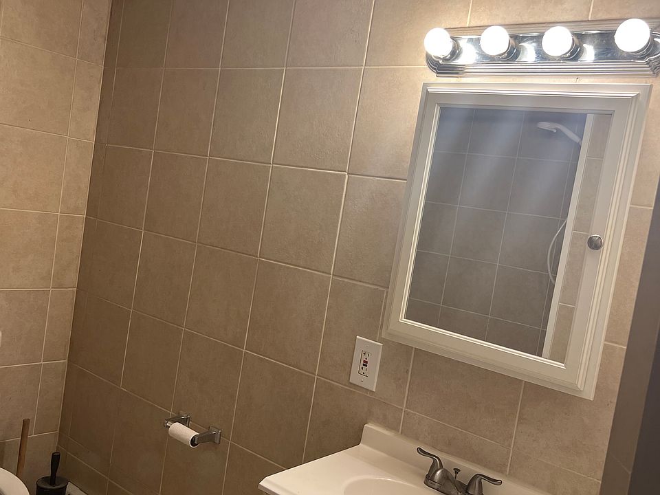 2nd image of 156 Main St APT 1