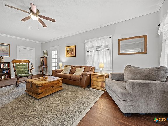 5th image of 1009 E Leon St