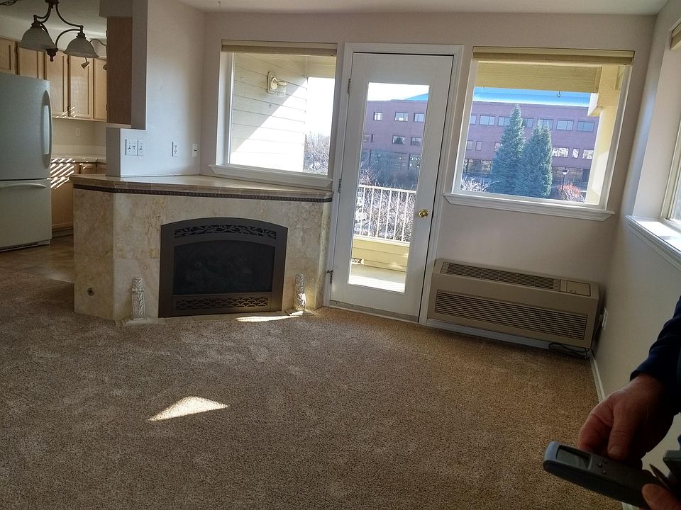 Living room, gas fireplace, balcony/patio