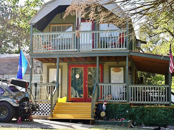 3rd image of 948 Lone Oak Rd E